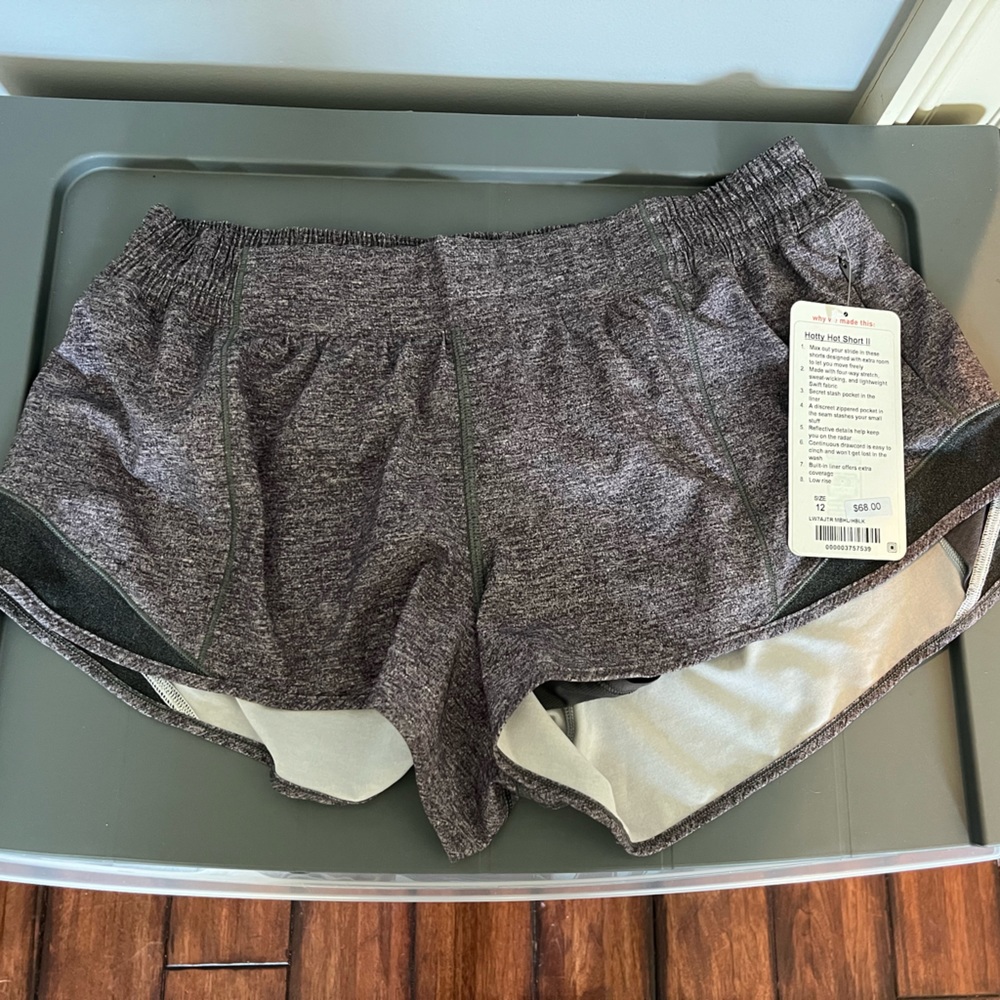 lulu grey hottie hot shorts size 12 2.5 in